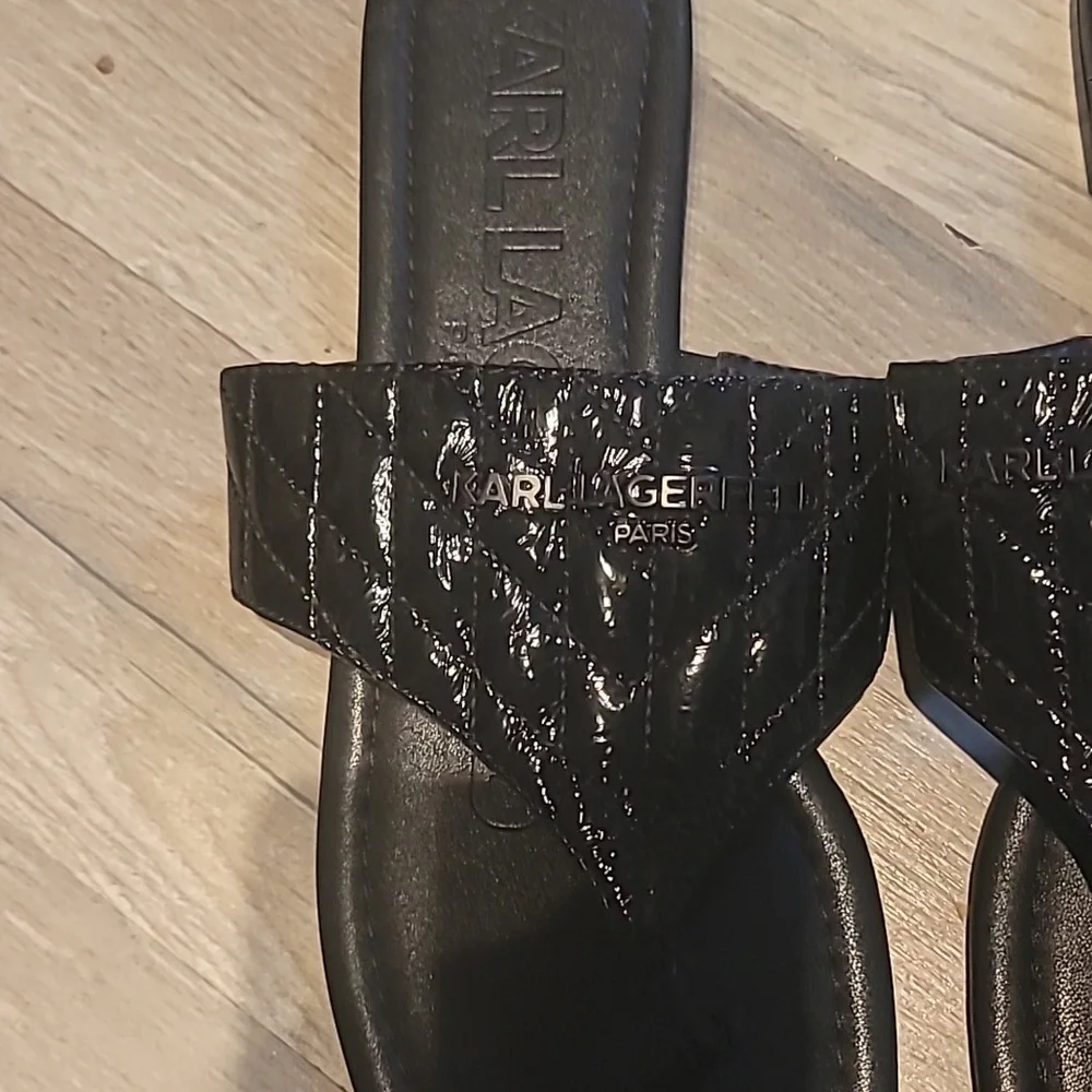 New Karl Lagerfeld Women's Mileena Logo Quilted Flip Flops Size 9.5